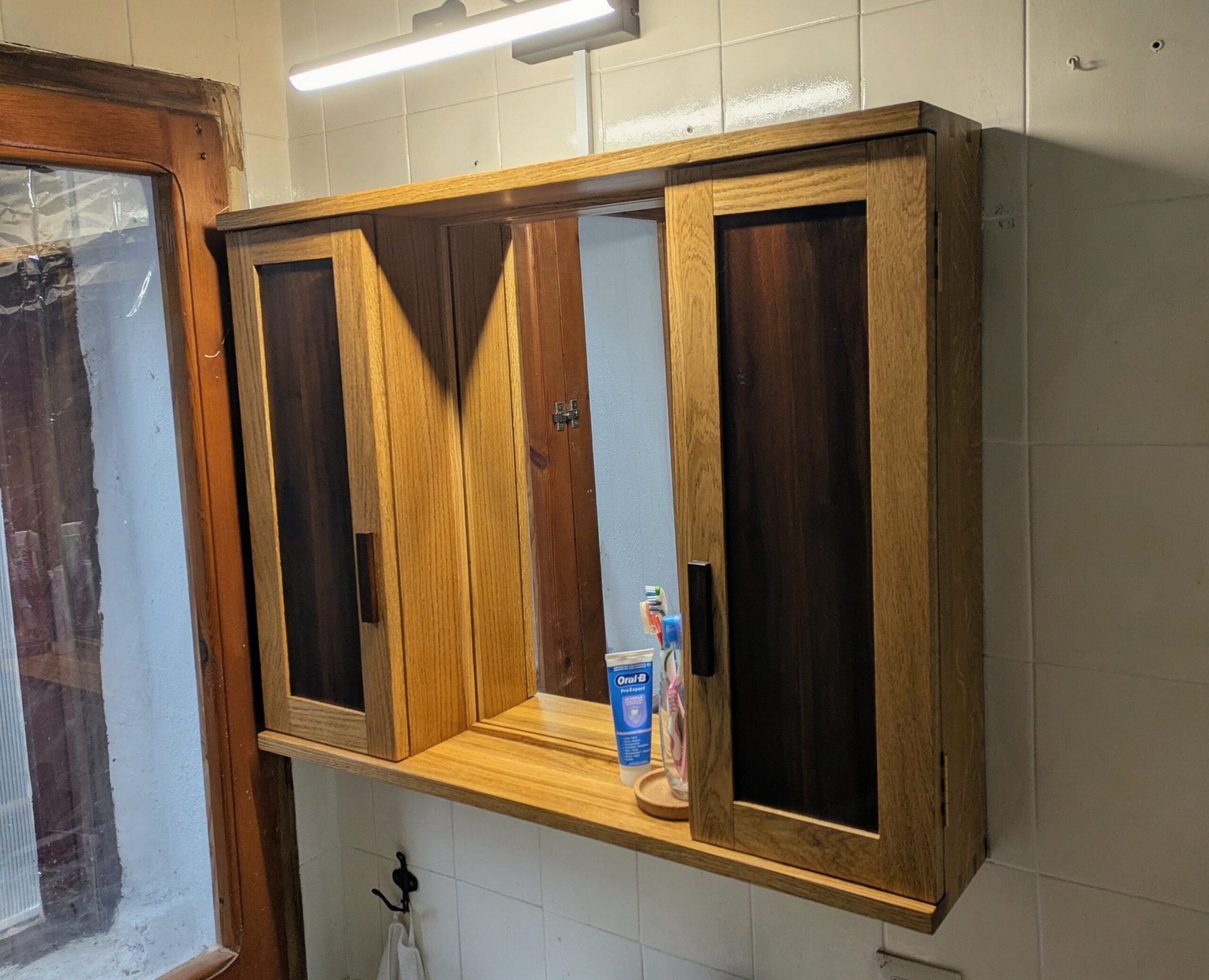 Bathroom cabinet